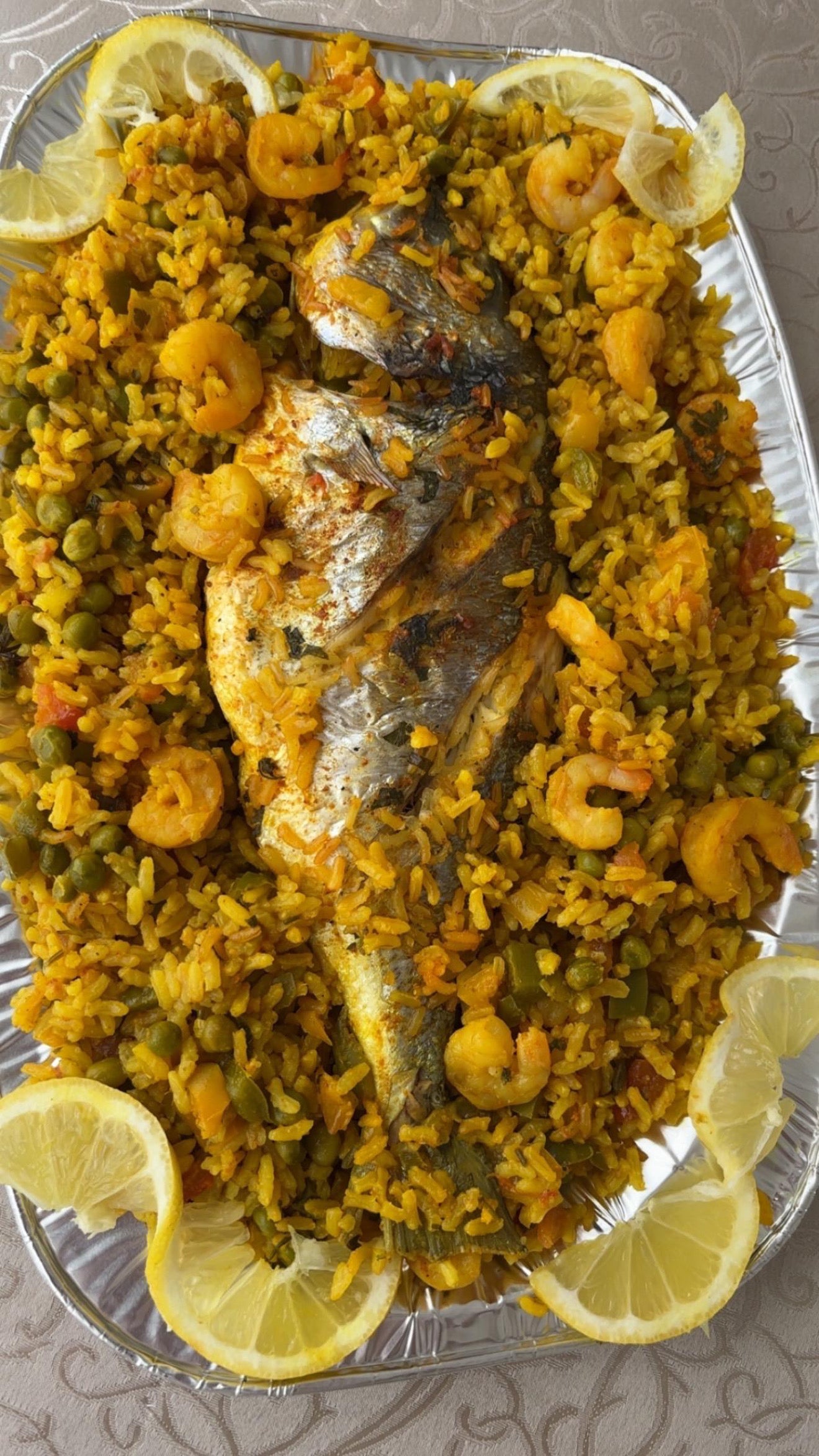 Dorades uit de oven met garnalen en rijst