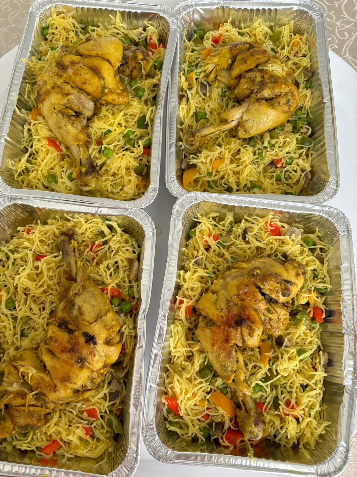 Gestoomde vermicelli met kip en groente