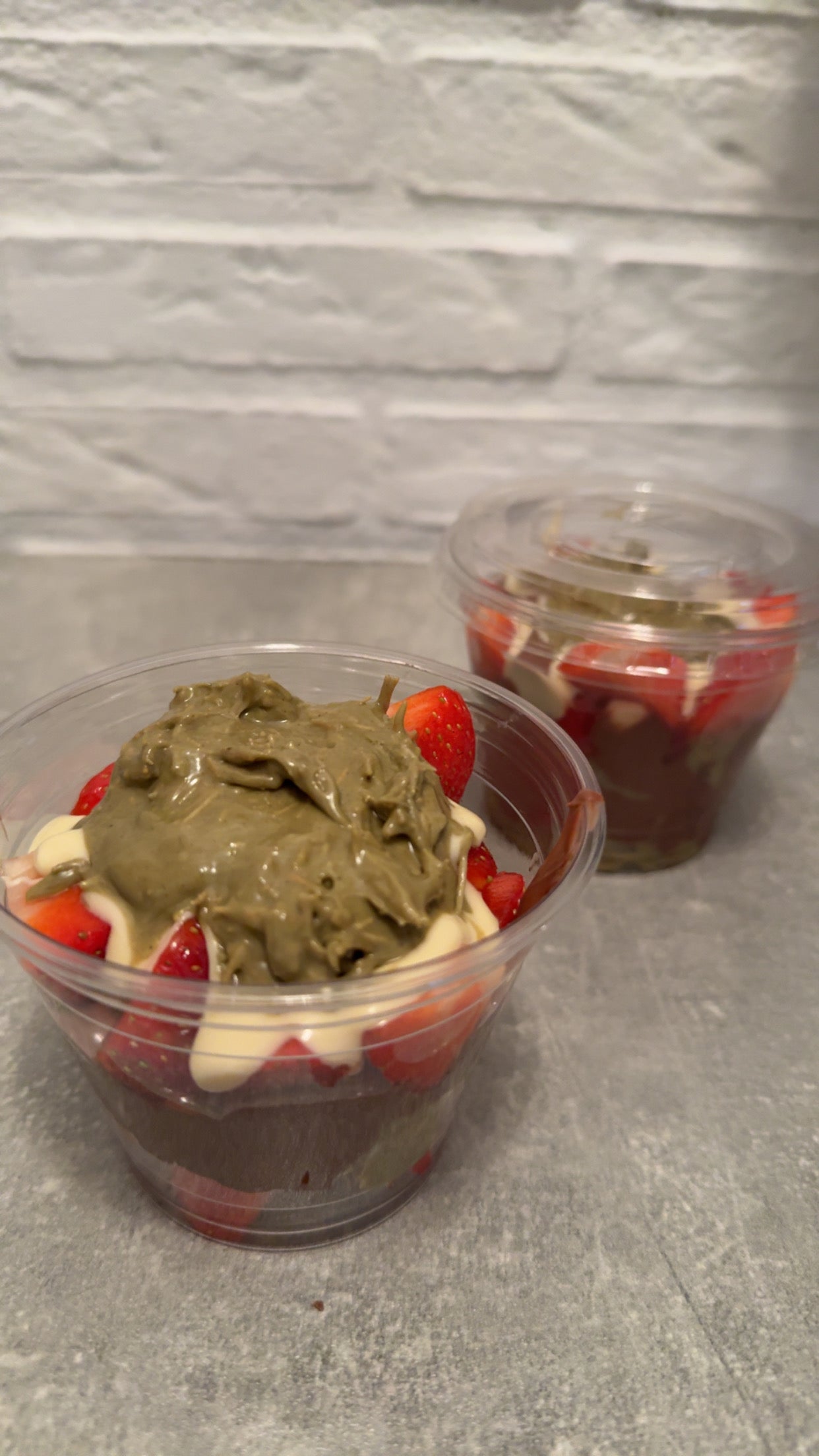 Dubai aardbeien cups 2 stuks